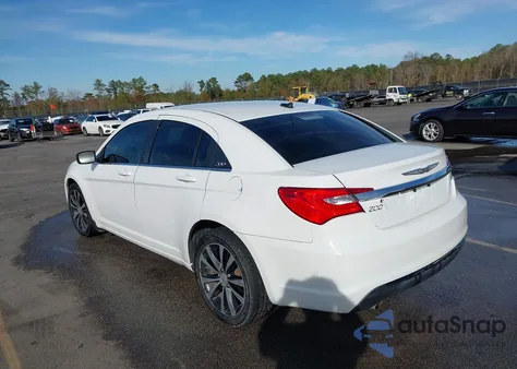 2014 Chrysler 200 Limited z USA, uszkodzony, nr VIN 1C3CCBCG0EN158457